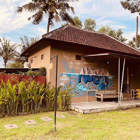 Pedidi Penida Hostel Batununggul Bagian luar foto