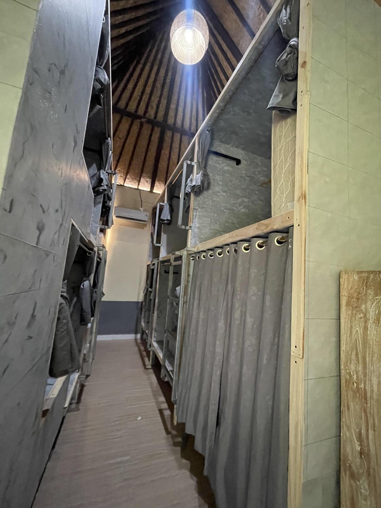 Pedidi Penida Hostel Batununggul Bagian luar foto