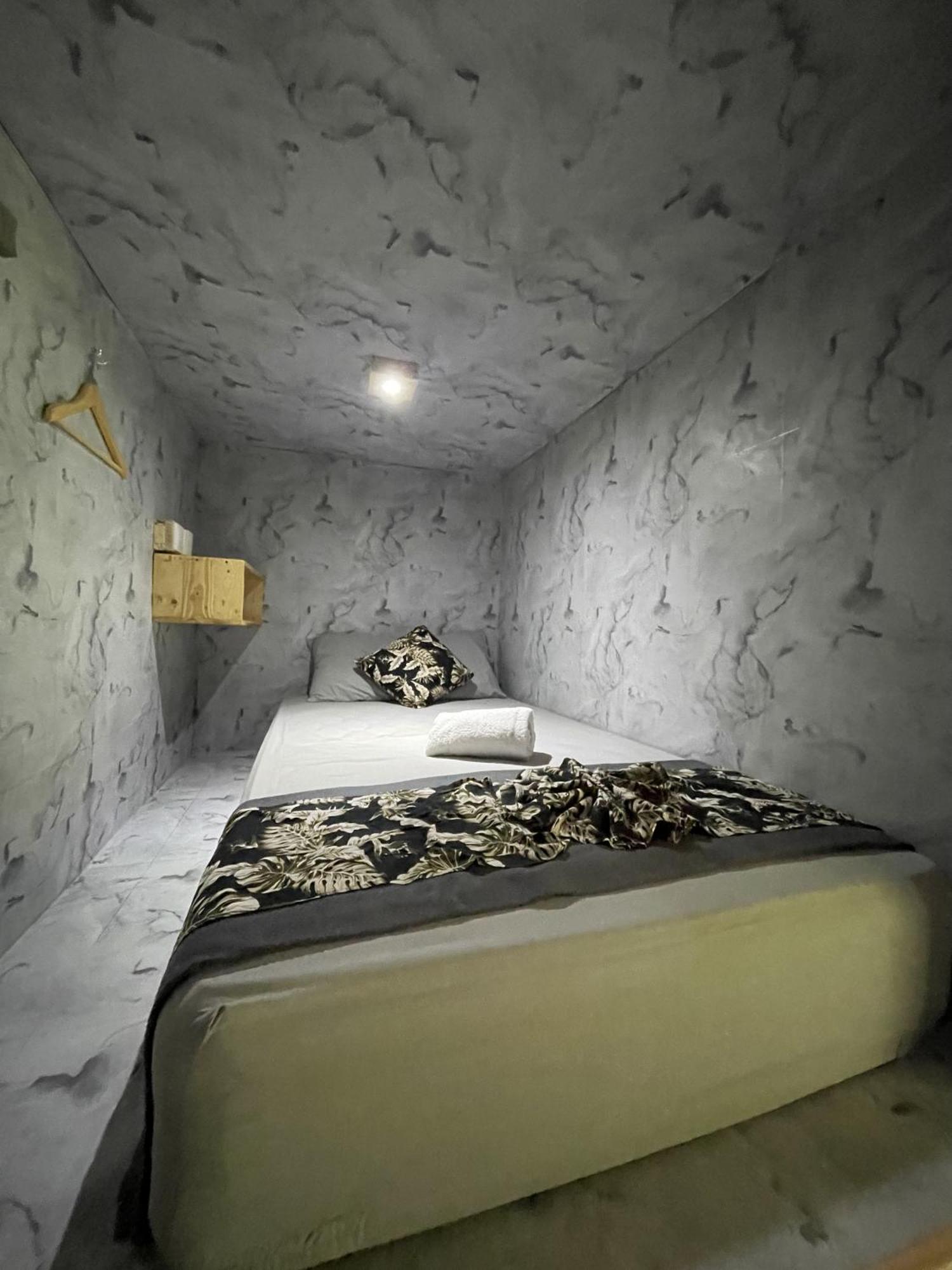Pedidi Penida Hostel Batununggul Bagian luar foto