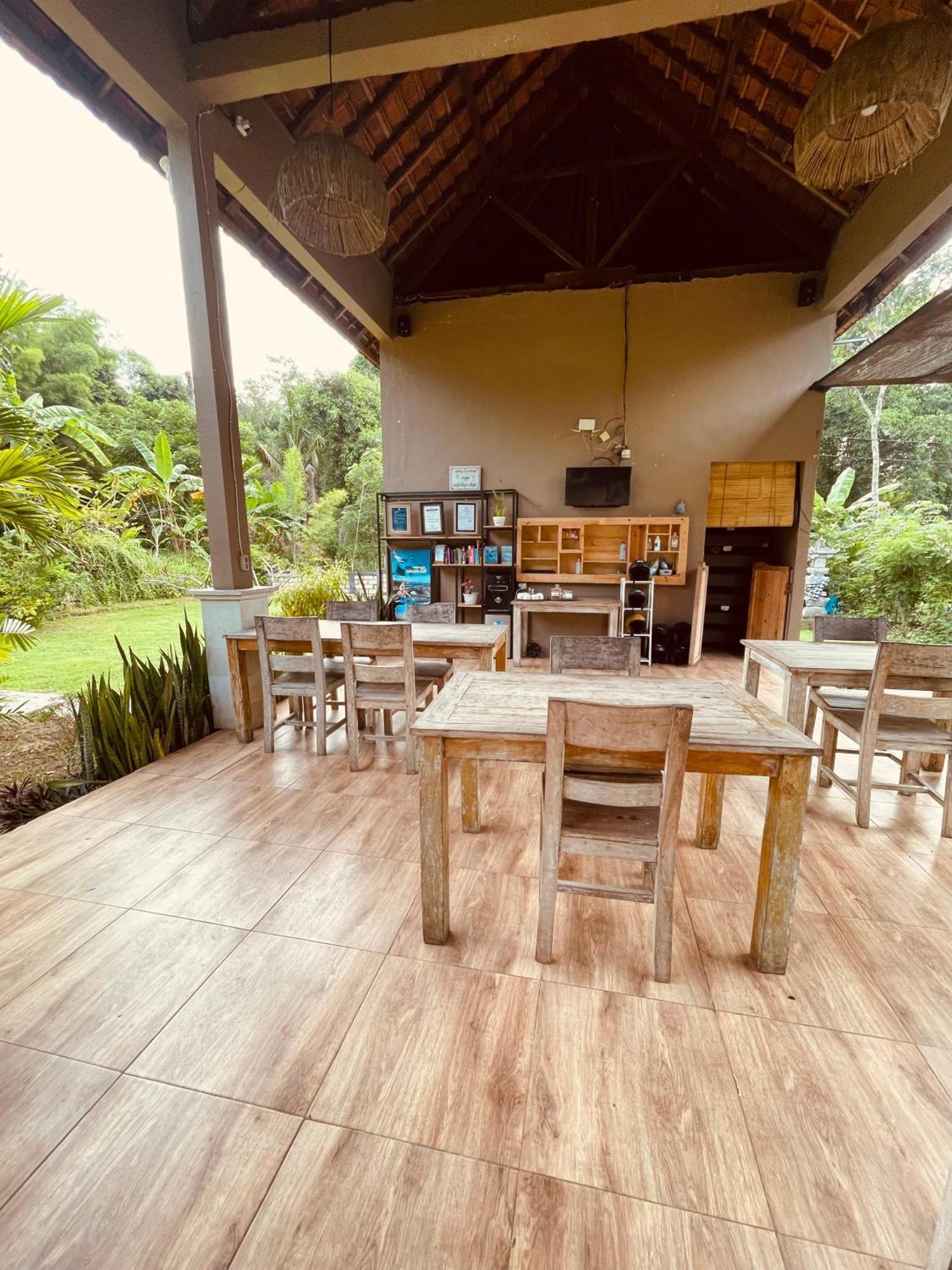 Pedidi Penida Hostel Batununggul Bagian luar foto