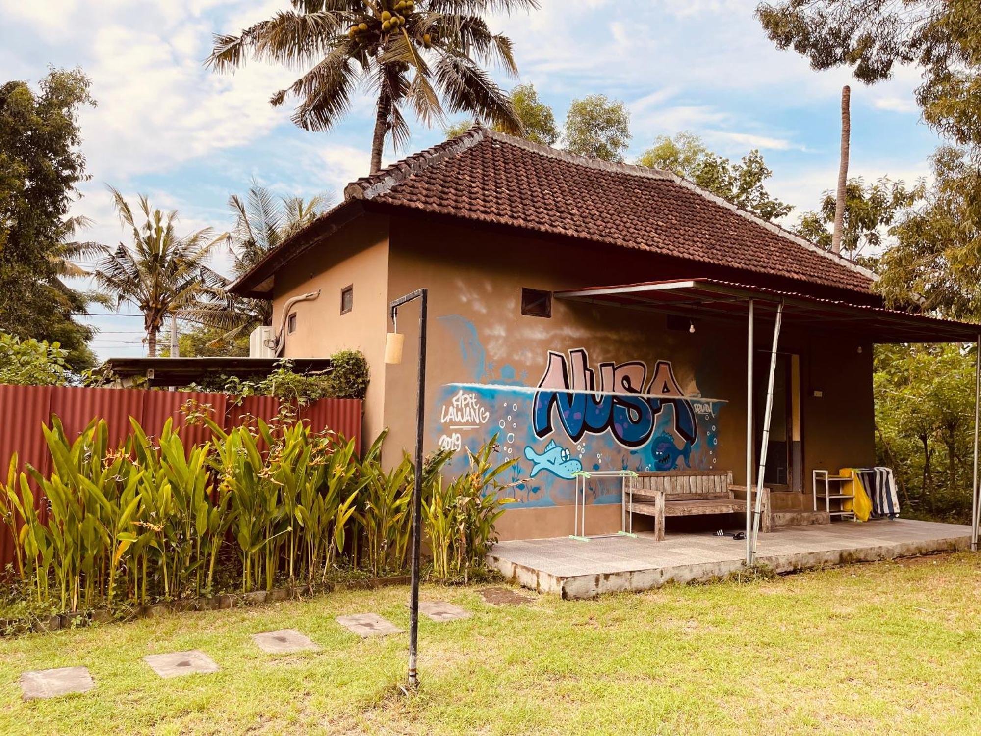 Pedidi Penida Hostel Batununggul Bagian luar foto