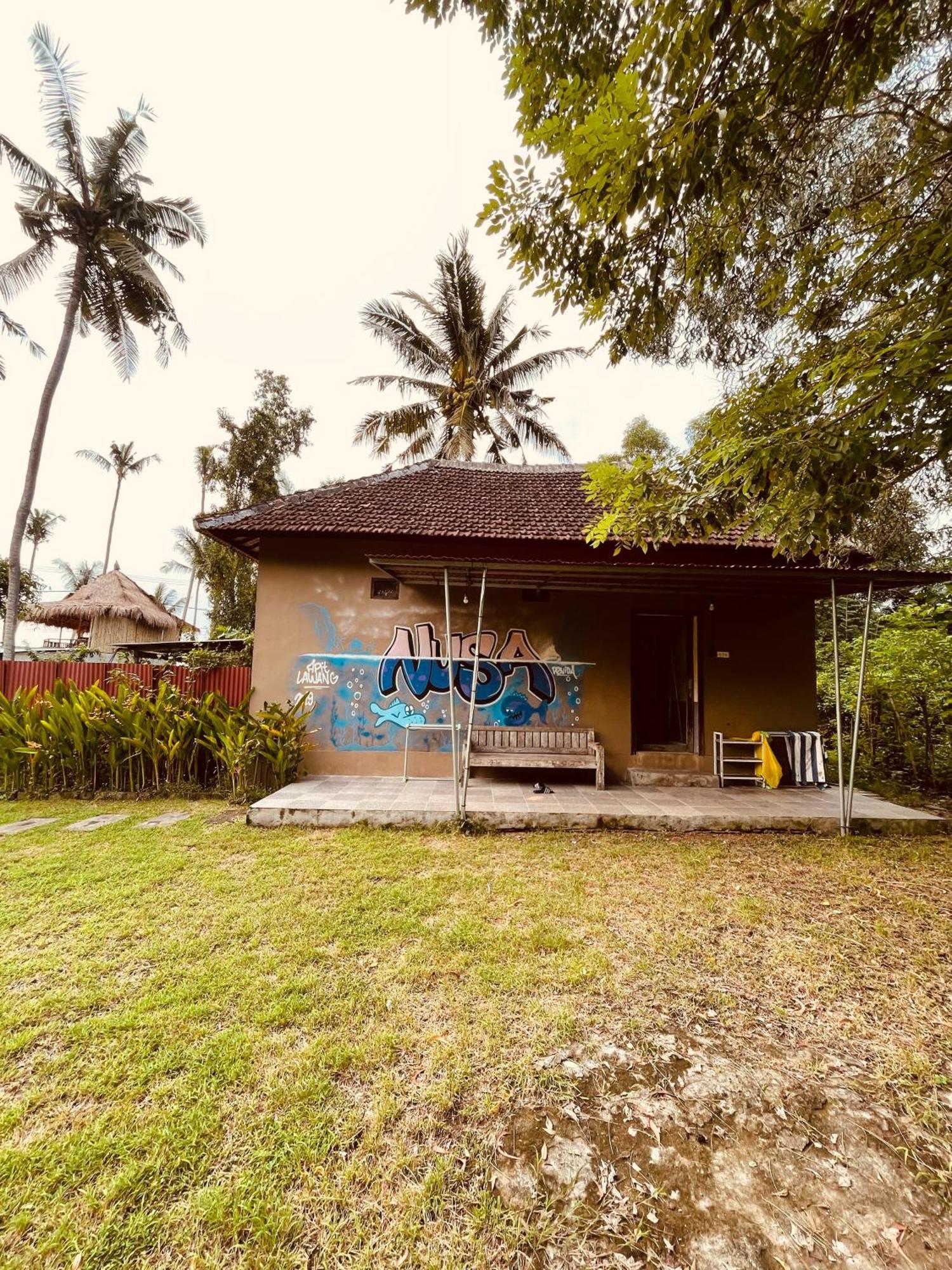 Pedidi Penida Hostel Batununggul Bagian luar foto