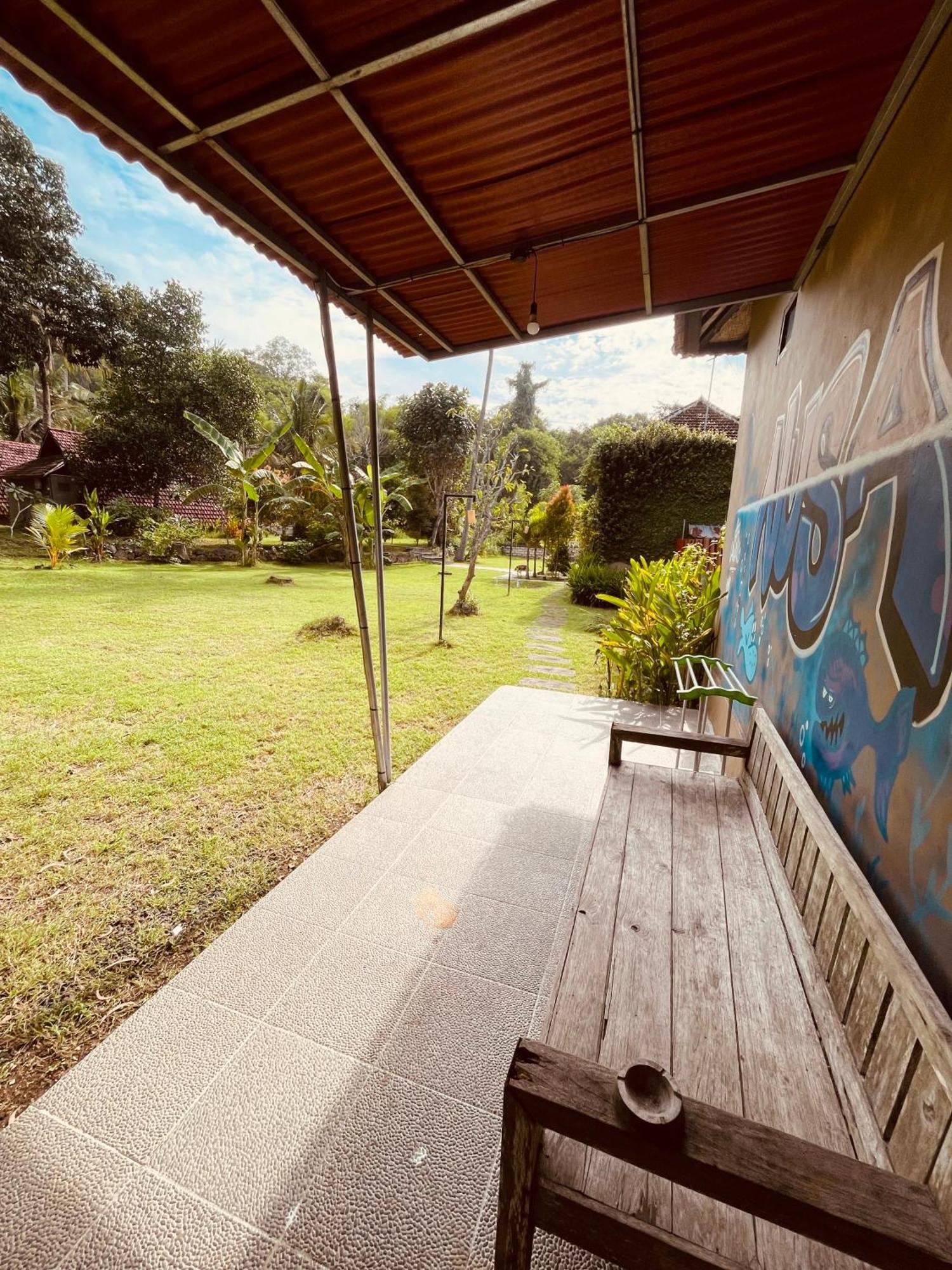Pedidi Penida Hostel Batununggul Bagian luar foto